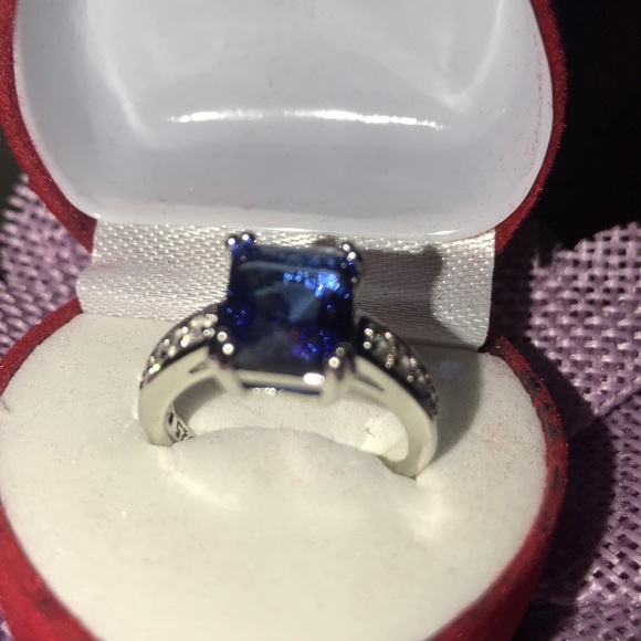 NWT Beautiful sterling silver ring - Picture 1 of 4